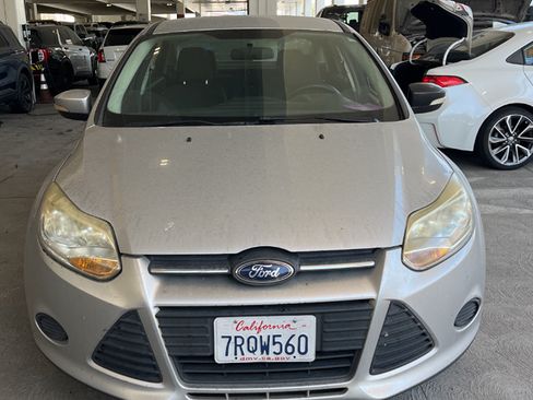 Used 2013 Ford Focus SE FWD image 2