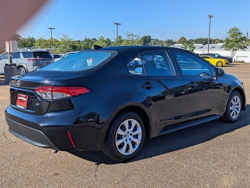 Used 2024 Toyota Corolla LE image 3