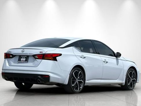 Used 2024 Nissan Altima 2.5 SR w/ SR Premium Package FWD image 4