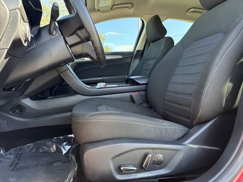 Used 2020 Ford Fusion SE image 26