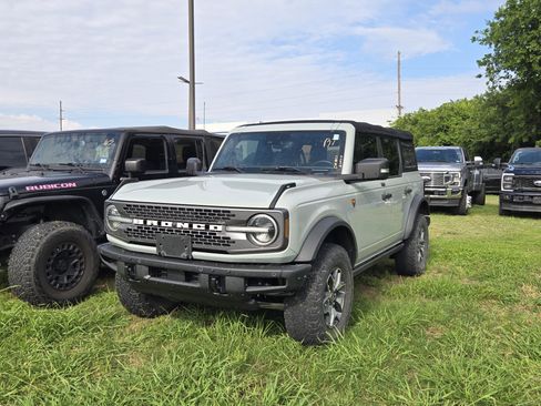 Used 2021 Ford Bronco Badlands AWD/4WD image 3