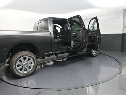 New 2026 RAM 2500 Laramie AWD/4WD image 36