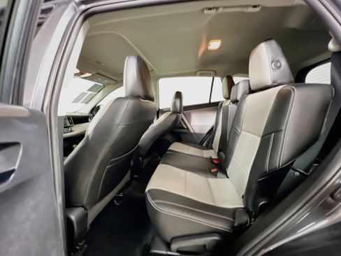 Used 2018 Toyota RAV4 XLE FWD image 29