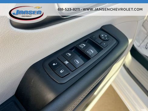 Used 2024 Chrysler Pacifica Touring-L image 22