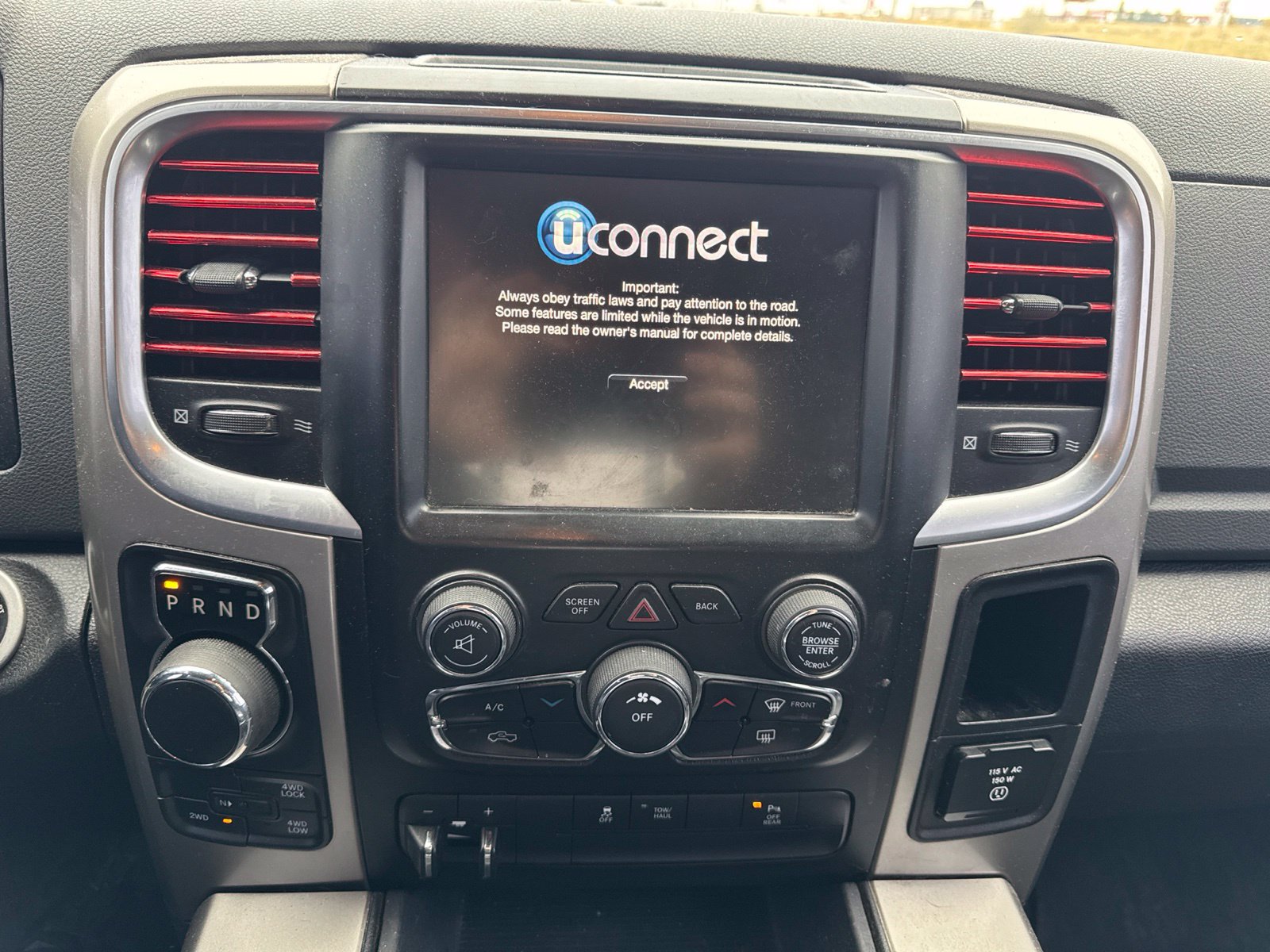 Used 2016 RAM 1500 Classic SLT AWD/4WD image 16