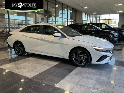 Used 2024 Hyundai Elantra SEL w/ Convenience Package image 1