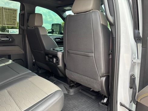 Used 2024 Chevrolet Silverado 2500 ZR2 w/ Technology Package AWD/4WD image 42