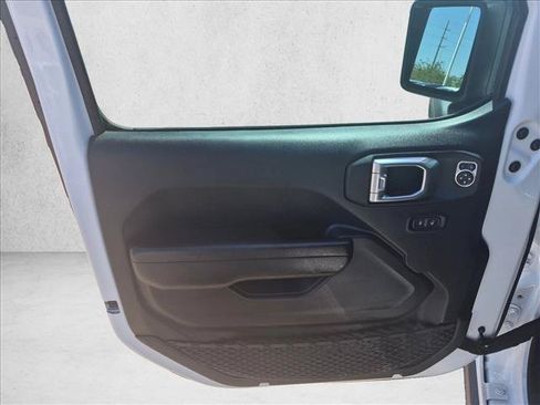 Used 2022 Jeep Wrangler Rubicon AWD/4WD image 10
