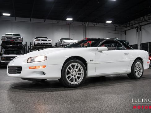 Used 2000 Chevrolet Camaro Z28 w/ SS Performance/Appearance Pkg RWD image 1