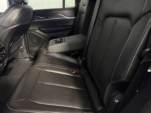 Used 2024 Jeep Grand Cherokee Limited w/ Black Appearance Package AWD/4WD image 27