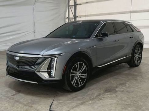 Used 2024 Cadillac Lyriq Luxury AWD/4WD image 8