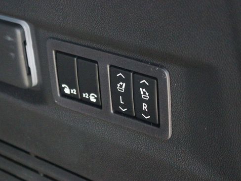 Used 2026 GMC Yukon Denali w/ Sun & Power Step Package AWD/4WD image 12