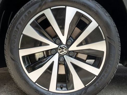 Used 2022 Volkswagen Taos SE FWD image 54