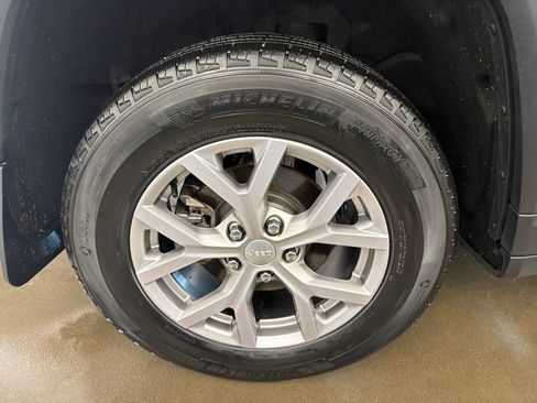 Used 2022 Jeep Grand Cherokee Limited w/ Luxury Tech Group II AWD/4WD image 22