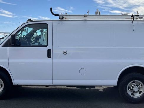 Used 2016 Chevrolet Express 2500 RWD image 8