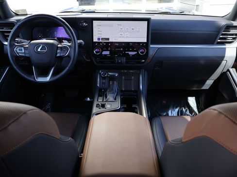 Used 2024 Lexus GX 550 w/ Accessory Package (31) AWD/4WD image 27