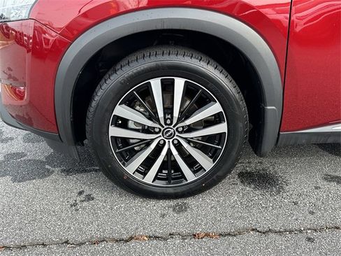 Certified 2024 Nissan Pathfinder Platinum w/ Black Appearance Package image 12