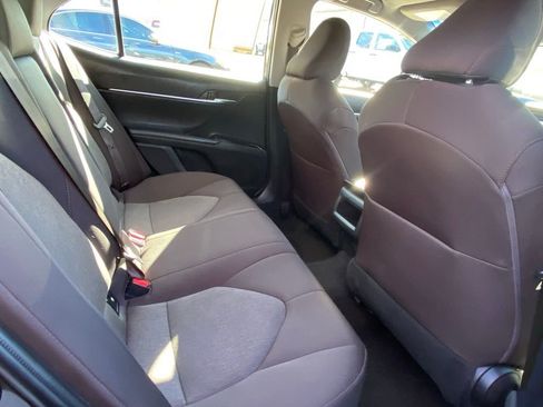 Used 2018 Toyota Camry LE image 15