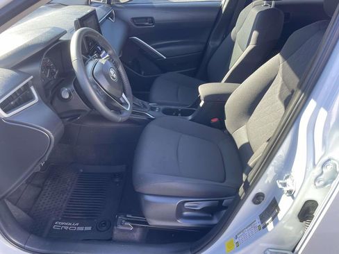 Used 2025 Toyota Corolla Cross LE w/ Moonroof Package FWD image 13