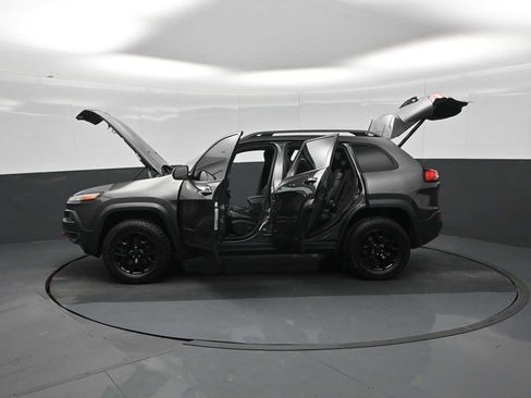 Used 2018 Jeep Cherokee Trailhawk w/ Quick Order Package 23L image 36