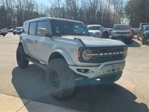 Used 2021 Ford Bronco Outer Banks image 3