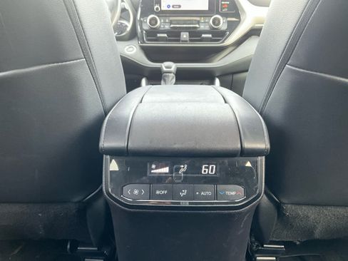 Used 2023 Toyota Highlander XLE image 28