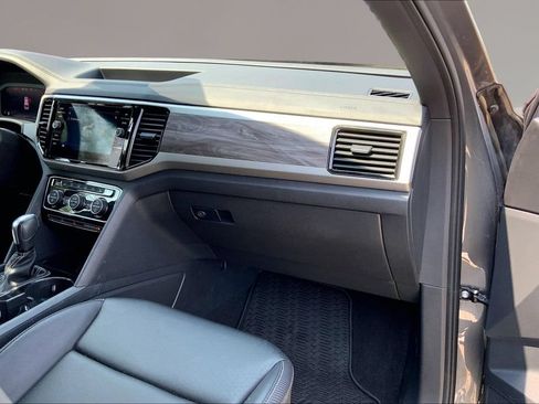 Certified 2023 Volkswagen Atlas Cross Sport SE w/ Panoramic Sunroof Package AWD/4WD image 17