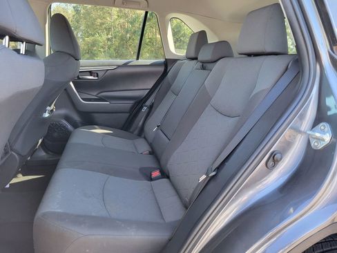 Used 2022 Toyota RAV4 XLE image 15