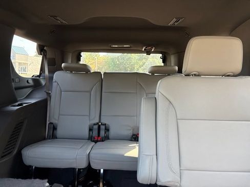 Used 2024 Chevrolet Tahoe Z71 w/ Luxury Package AWD/4WD image 11