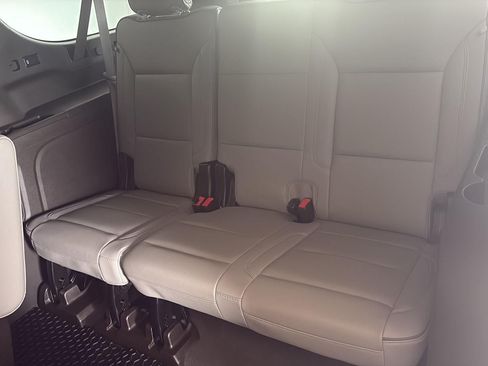 Used 2023 GMC Yukon XL SLT w/ SLT Luxury Package AWD/4WD image 10