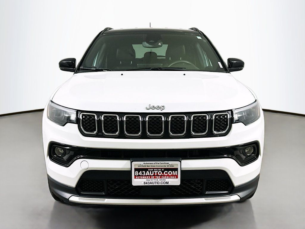 Used 2023 Jeep Compass Limited AWD/4WD image 2