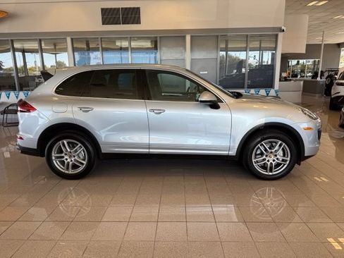 Used 2017 Porsche Cayenne S AWD/4WD image 4