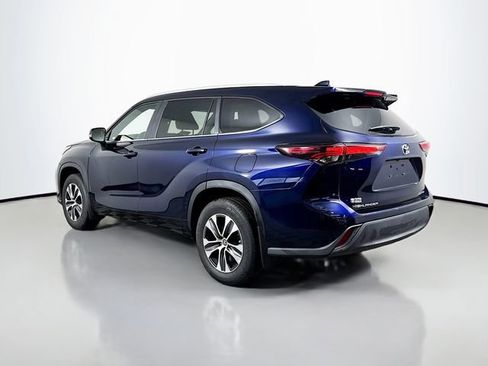 Used 2025 Toyota Highlander XLE AWD/4WD image 4