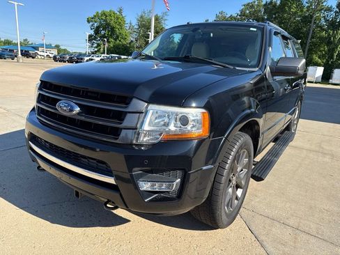 Used 2017 Ford Expedition Limited w/ Equipment Group 301A AWD/4WD image 2