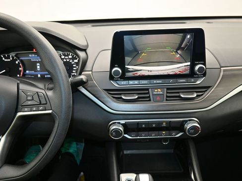 Used 2024 Nissan Altima 2.5 SV image 21