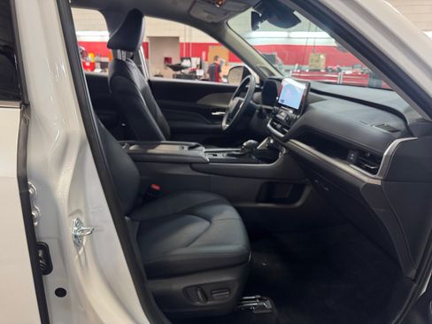 Certified 2026 Toyota Grand Highlander AWD image 19