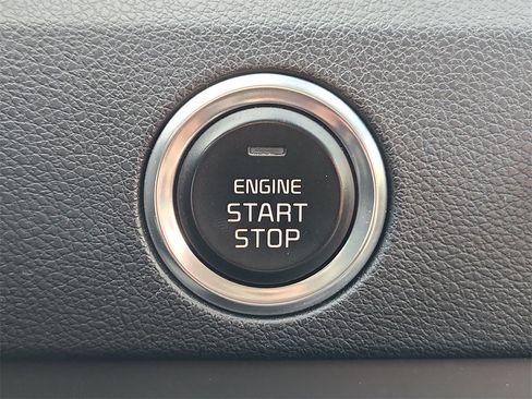 Used 2018 Kia Niro LX image 25