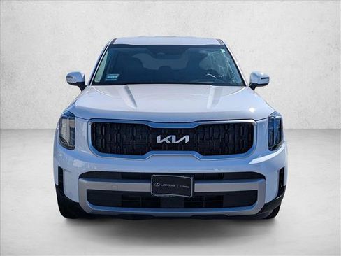 Used 2025 Kia Telluride LX image 4