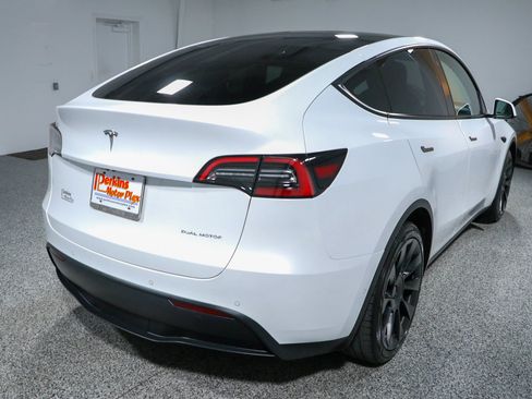 Used 2022 Tesla Model Y Long Range AWD/4WD image 7