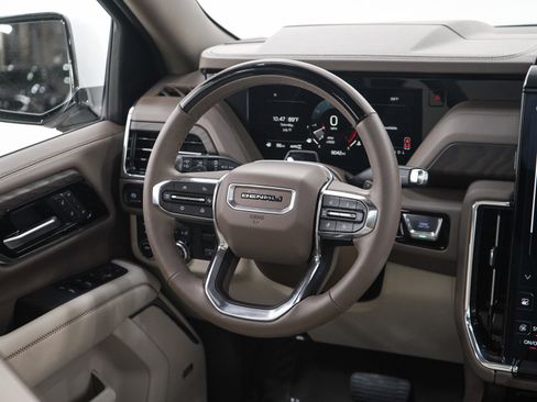 Used 2025 GMC Yukon Denali w/ Denali Reserve Package AWD/4WD image 16
