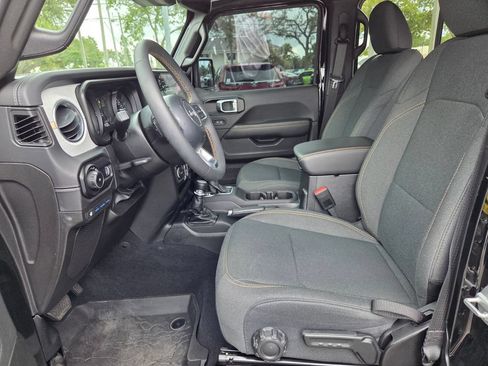 Used 2024 Jeep Wrangler Unlimited Sahara w/ Technology Group AWD/4WD image 16