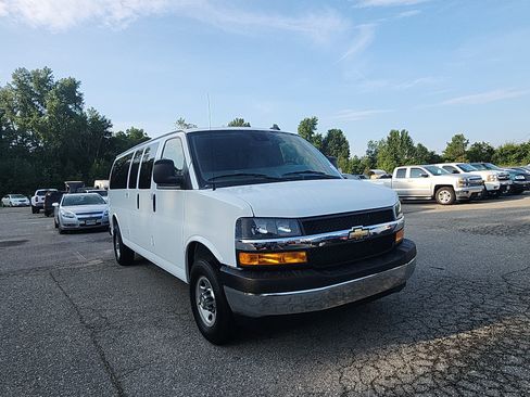Used 2025 Chevrolet Express 3500 LT w/ LT Preferred Equipment Group RWD image 7