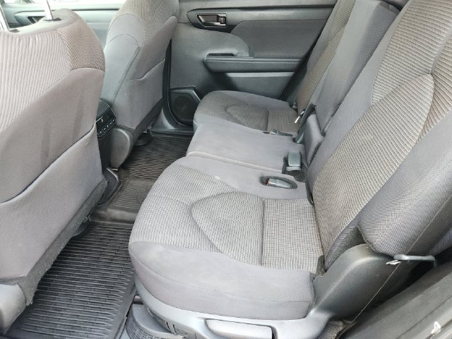 Used 2024 Toyota Highlander LE AWD/4WD image 26