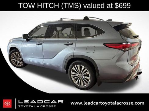 Used 2022 Toyota Highlander Platinum AWD/4WD image 2
