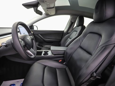 Used 2021 Tesla Model Y Long Range image 11