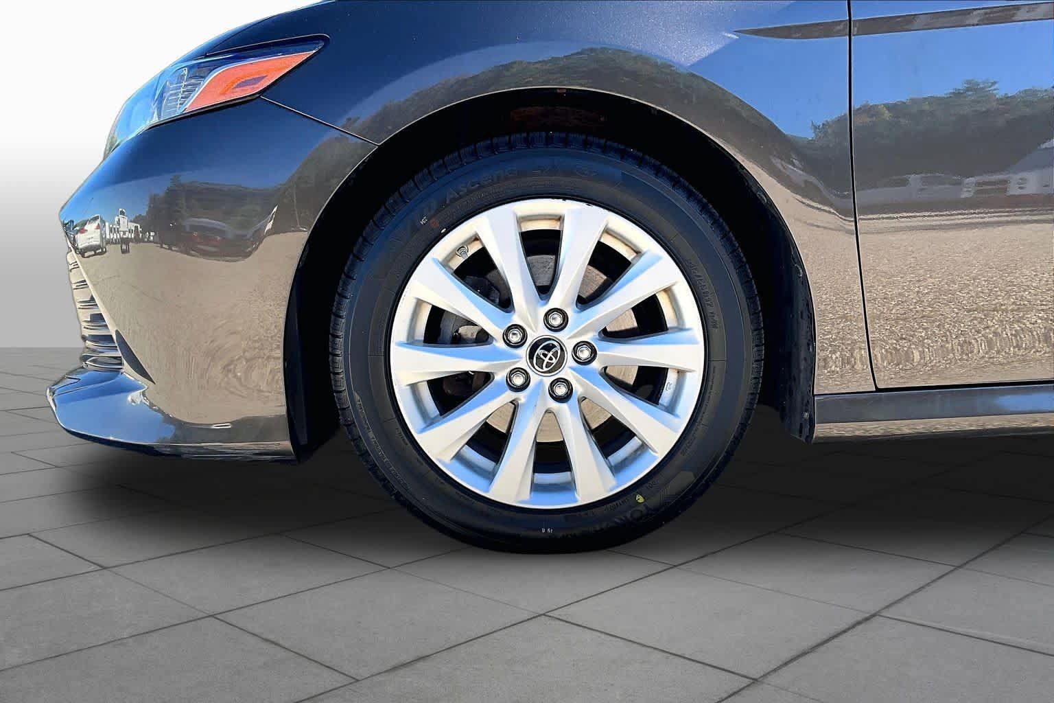 Used 2018 Toyota Camry LE FWD image 11