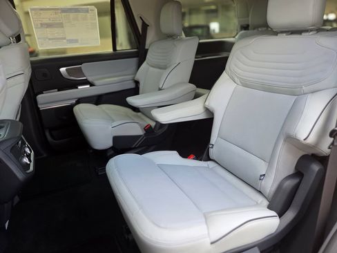 New 2026 Ford Expedition Platinum w/ Platinum Ultimate Package AWD/4WD image 17