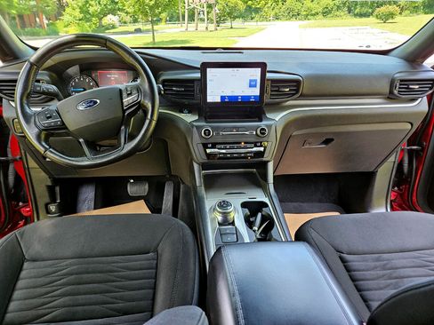 Used 2020 Ford Explorer XLT w/ Class III Trailer Tow Package image 27