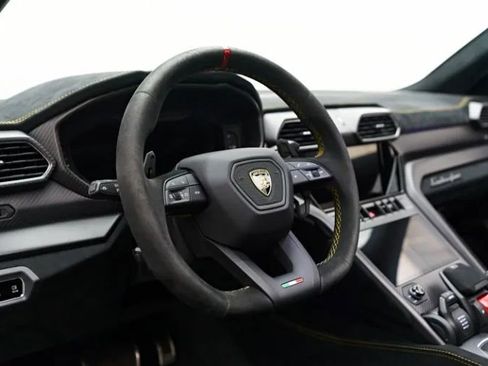 Used 2023 Lamborghini Urus Performante image 8