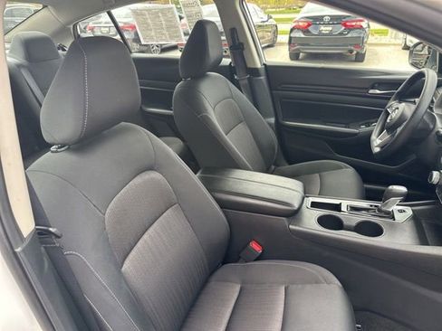 Used 2025 Nissan Altima 2.5 SV FWD image 13